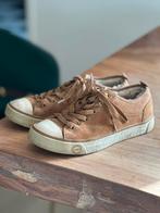In zeer nette staat,mooie UGG sneakers gevoerd laag model 38, Kleding | Dames, Schoenen, UGG, Bruin, Ophalen of Verzenden, Sneakers of Gympen