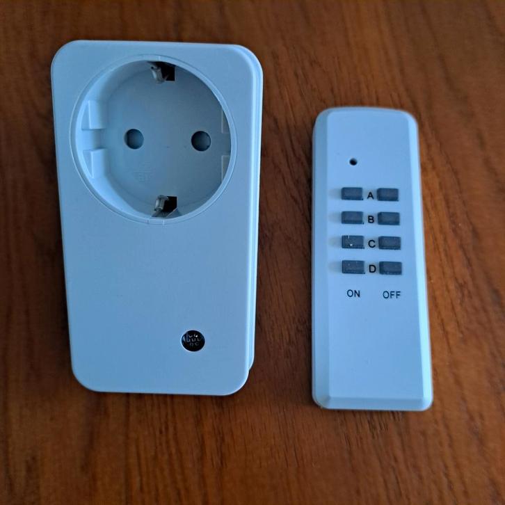 Je lampen of apparatuur AAN EN UIT ZETTEN vanuit luie stoel, Huis en Inrichting, Lampen | Overige, Zo goed als nieuw, Ophalen of Verzenden