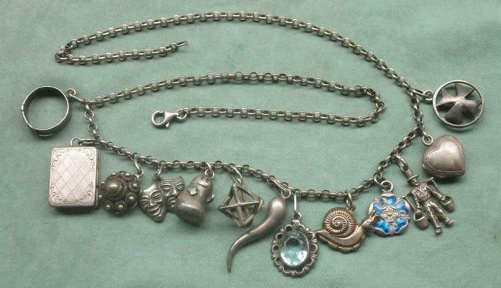 Zilveren bedelketting 2 medaillons, spook, slak etc., Sieraden, Tassen en Uiterlijk, Antieke sieraden, Ketting, Zilver, Ophalen of Verzenden