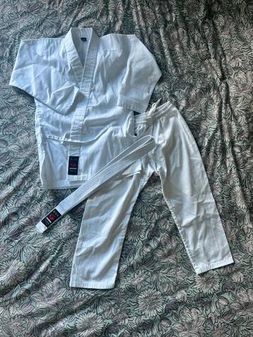 Taekwondo pak size #0 beschikbaar voor biedingen