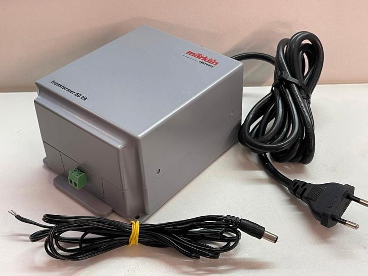 ** NIEUWSTAAT ** Märklin 60052 ** Zware Trafo 60 VA **, Hobby en Vrije tijd, Modeltreinen | H0, Zo goed als nieuw, Transformator of Voeding