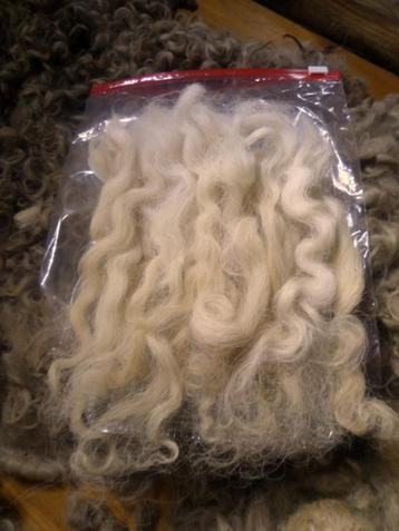 Schapenwol gewassen krul wol losse lokken vilten  NaaldVilt beschikbaar voor biedingen