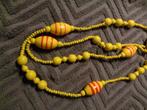 uit geel met rode houten kralen nr k 5201, Sieraden, Tassen en Uiterlijk, Kettingen, Ophalen of Verzenden, Nieuw, Geel, Overige materialen
