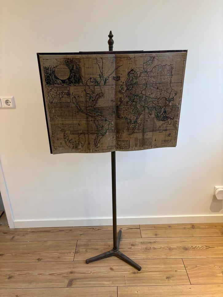 Brocante Wereldkaart Schoolplaat op Standaard, Antiek en Kunst, Curiosa en Brocante, Ophalen