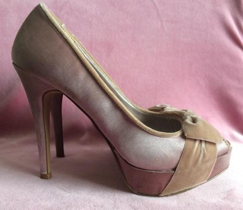 Zeer mooie oud roze peeptoe stiletto pumps mt 38, Kleding | Dames, Schoenen, Zo goed als nieuw, Zwart, Ophalen of Verzenden