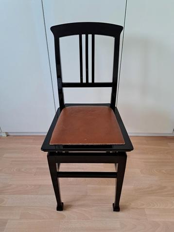 Klassieke, antieke Beethoven- pianostoel. beschikbaar voor biedingen