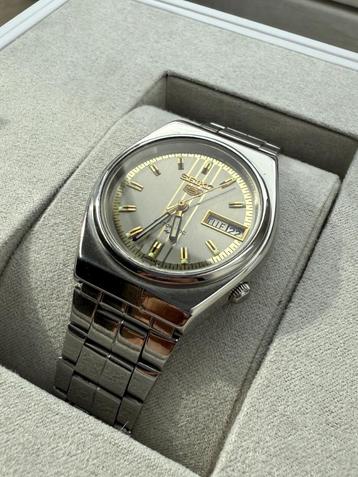 Seiko 5 Automatic Day-Date jaren ‘80 zeldzame wijzerplaat beschikbaar voor biedingen