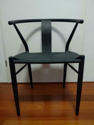 Nieuwe ‘Alto chair, armrest’ geïnspireerd “wishbone chair” 