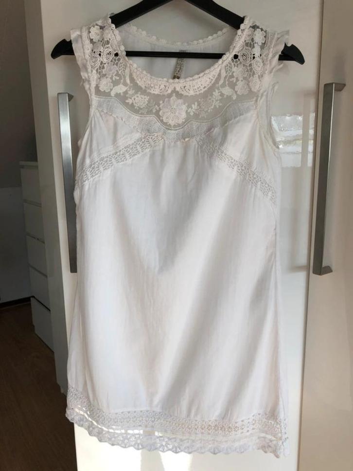 jurk Stradivarius wit - maat S - 100%katoen, Kleding | Dames, Jurken, Zo goed als nieuw, Maat 36 (S), Wit, Boven de knie, Ophalen of Verzenden