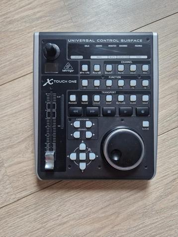 Berhinger XTouch one met motor fader beschikbaar voor biedingen