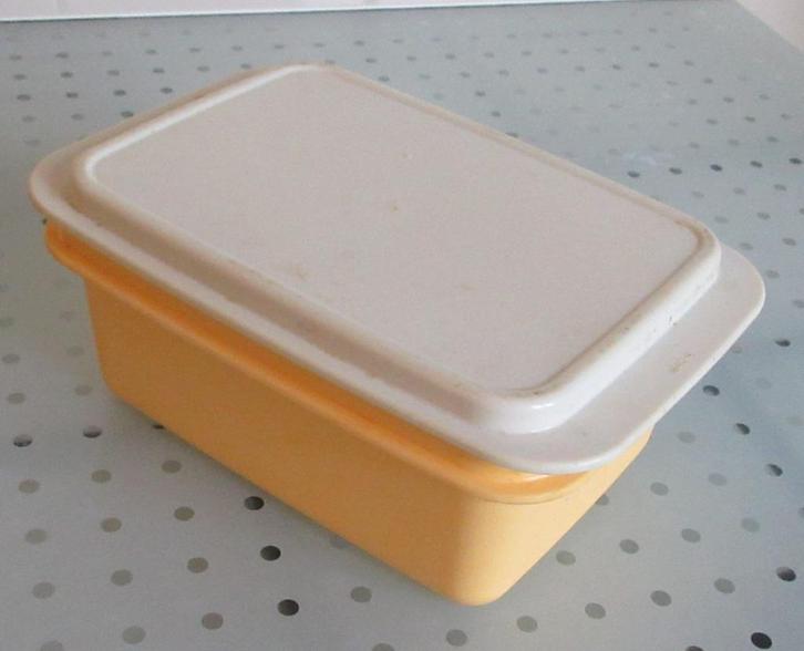 Vintage Tupperware botervloot 1841-4, Huis en Inrichting, Keuken | Tupperware, Zo goed als nieuw, Bus of Trommel, Geel, Wit, Ophalen of Verzenden