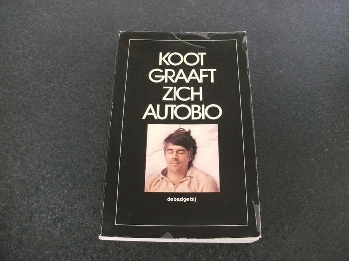 Kooten, Kees van	Koot graaft zich autobio, Boeken, Essays, Columns en Interviews, Gelezen, Ophalen of Verzenden