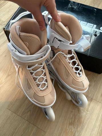 Zo goed als nieuwe Blackwheels skeelers skates M 38-41 beschikbaar voor biedingen