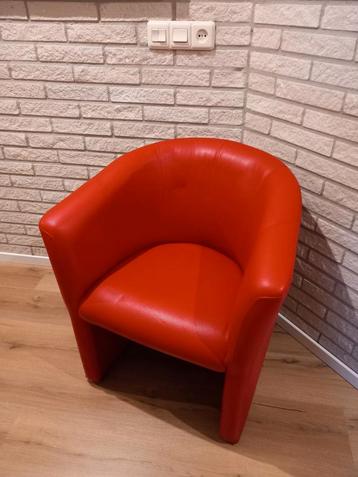 Fauteuil / stoel kleur rood. beschikbaar voor biedingen