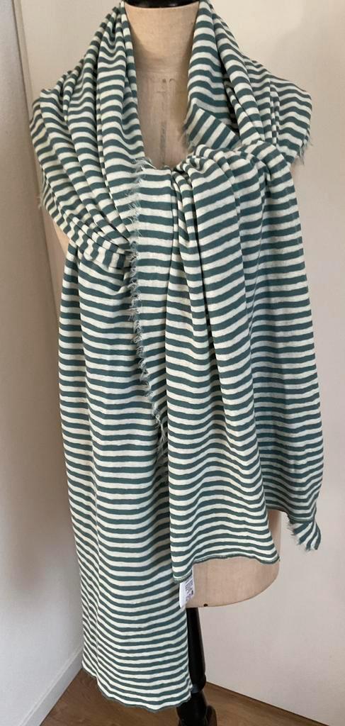 BLUSBAR PRACHTIGE WOLLEN OMSLAG SHAWL, Kleding | Dames, Mutsen, Sjaals en Handschoenen, Zo goed als nieuw, Maat 46/48 (XL) of groter