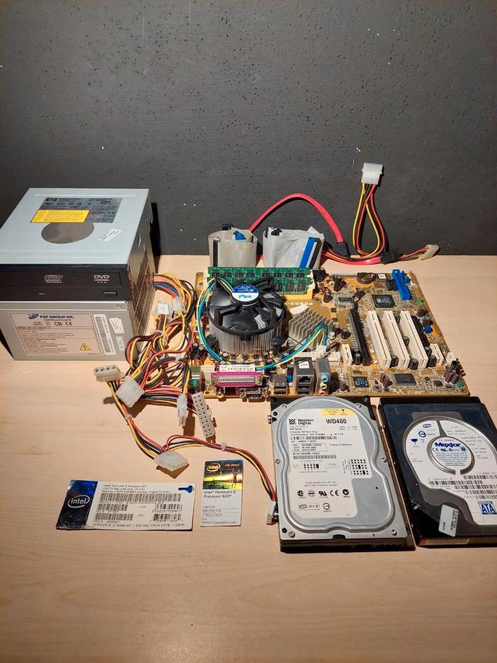 Computer Onderdelen - Moederbord, CPU, RAM, HDD, Voeding, Computers en Software, Overige Computers en Software, Gebruikt, Ophalen of Verzenden