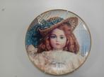 Bord Hanau Doll Museum , the antique doll, Ophalen, Zo goed als nieuw