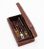 8 VORKJES met HOUTEN HANDVAT in HOUTEN OPBERGKISTJE, Antiek en Kunst, Verzenden