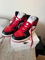 Rood, wit, zwarte dames sneaker - wmns air jordan 1 mid, Ophalen, Zo goed als nieuw, Rood, Sneakers of Gympen
