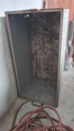 Grote metalen bak van ijzer, Huis en Inrichting, Emmers, Ophalen