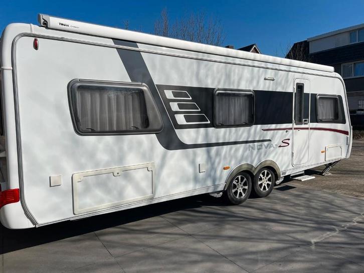 Eriba Nova S 690, Caravans en Kamperen, Caravans, Particulier, tot en met 6, 2000 kg en meer, Rondzit, Eriba, Lengtebed, Omvormbare zithoek