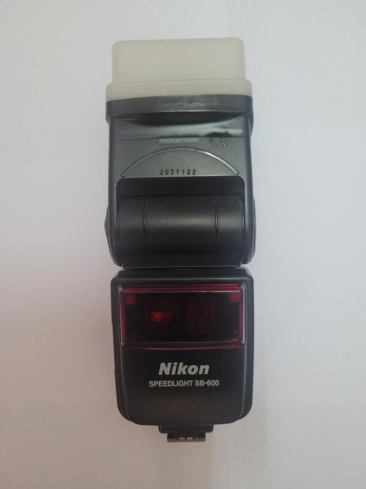 2 fraaie Nikon Speedlight SB-600 flitsers te koop!, Audio, Tv en Foto, Fotografie | Flitsers, Zo goed als nieuw, Nikon, Kantelbaar