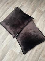 2 zwart velourse kussens, Ophalen, Gebruikt, Zwart, Vierkant