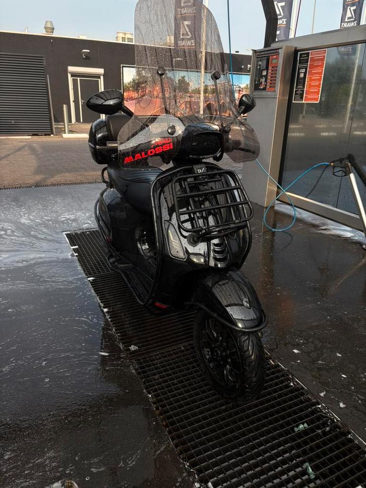 vespa sprint black on black, Fietsen en Brommers, Scooters | Vespa, Zo goed als nieuw, Overige modellen, Benzine, Ophalen of Verzenden