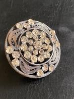 Prachtige antieke knop / knoop. Filigrein met stenen. 4 cm., Overige materialen, Overige typen, Met edelsteen, Ophalen of Verzenden