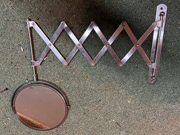 Scheerspiegel/Make-up Spiegel met Arm beschikbaar voor biedingen