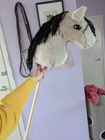 Zelfgemaakte valk/witte hobby horse  beschikbaar voor biedingen