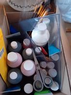 Doos  met verf. En kwasten, Hobby en Vrije tijd, Schilderen, Ophalen of Verzenden, Acrylverf