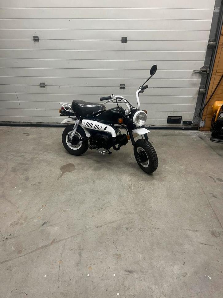 Jincheng jc50q7 schakelbrommer, Fietsen en Brommers, Brommers | Honda, Zo goed als nieuw, Overige modellen, Maximaal 45 km/u, Ophalen of Verzenden