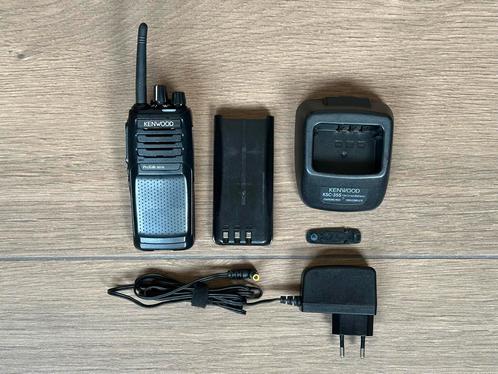 Kenwood ProTalk TK-3701D met accu en oplaaddock - ZGAN!, Telecommunicatie, Portofoons en Walkie-talkies, Zo goed als nieuw, Portofoon of Walkie-talkie