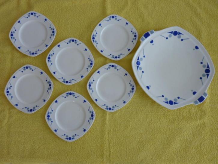 gebakstel Societe Ceramique Maestricht schaal gebaksbordjes, Antiek en Kunst, Antiek | Keramiek en Aardewerk, Ophalen