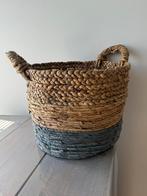 Rieten mand met grijskleur, Huis en Inrichting, Woonaccessoires | Schalen en Manden, Mand, Rond, Ophalen of Verzenden, Zo goed als nieuw