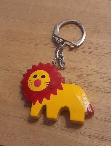 Mooie houten sleutelhanger Leeuw  beschikbaar voor biedingen