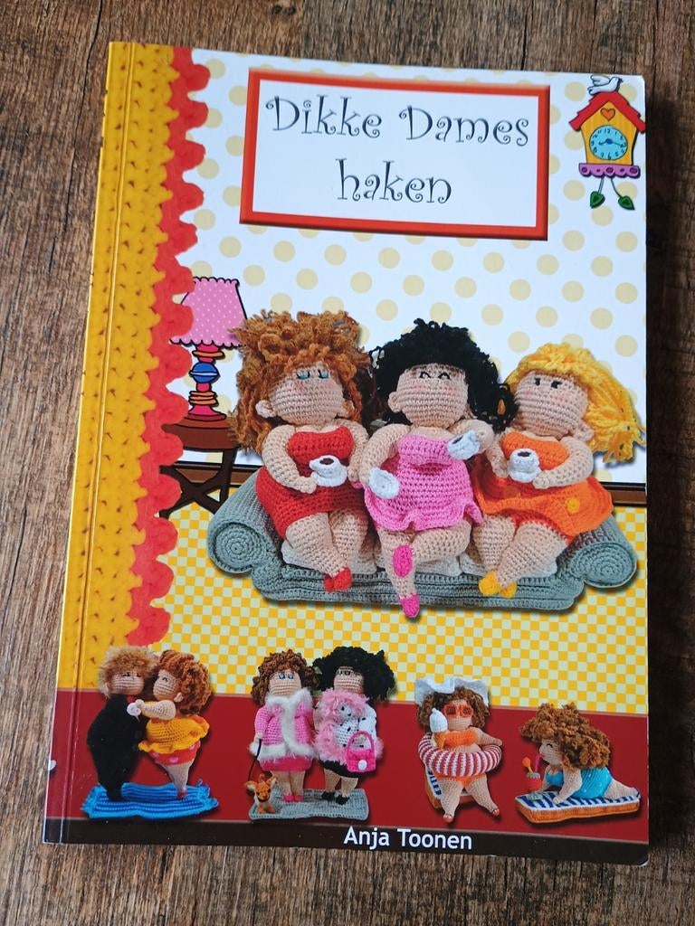 Dikke dames haken - Anja Toonen, Ophalen of Verzenden, Haken, Patroon of Boek
