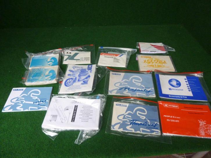 instructieboekjes scoopy yamaha looxor kymco peugeot motor, Fietsen en Brommers, Handleidingen en Instructieboekjes, Gebruikt