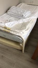 Eenpersoonsbed met matras, Gebruikt, 90 cm, Eenpersoons, Wit