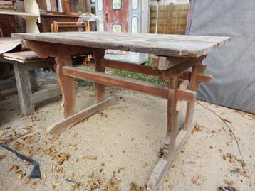 Bijzondere antieke tafel