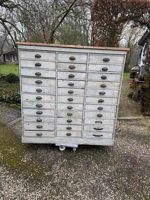 Mooie industriële werkplaats kast met 33 laden. Deze kast is, Huis en Inrichting, Kasten | Ladekasten, Gebruikt, 100 tot 150 cm