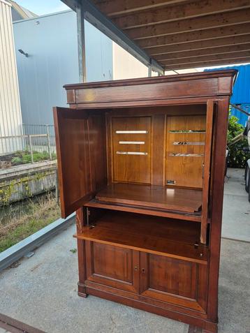 Ouderwetse TV Kast met deuren en draai/schuifplateau beschikbaar voor biedingen