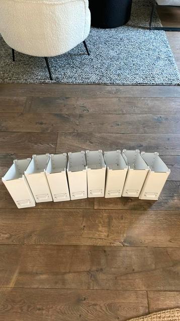 8 opbergers. beschikbaar voor biedingen