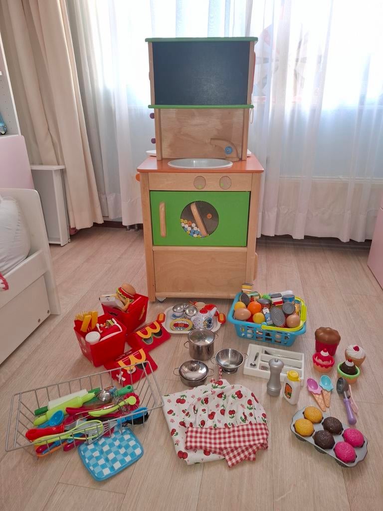 Mooie houten veelzijdige kinderkeuken met vele assesoires, Ophalen, Zo goed als nieuw