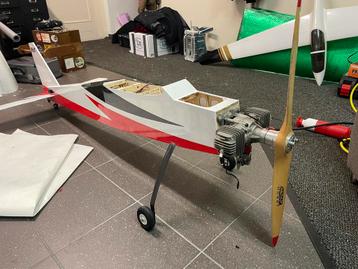 Pilot RC Trainer 90 inch - Benzine beschikbaar voor biedingen