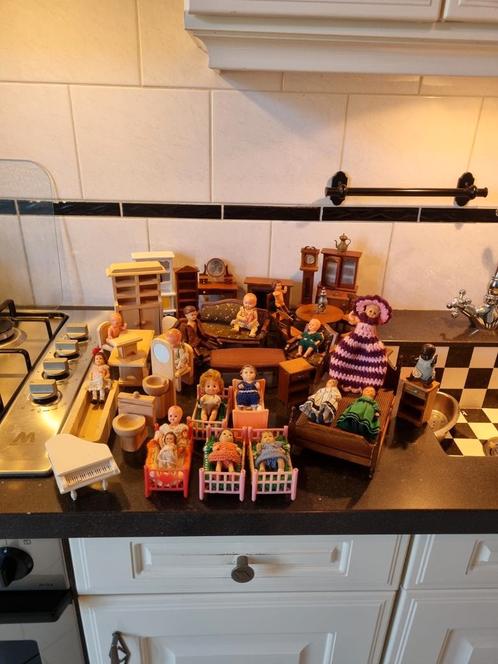 Brocante poppenhuismeubeltjes en poppetjes, Verzamelen, Poppenhuizen en Toebehoren, Zo goed als nieuw, Poppenhuis, Ophalen of Verzenden