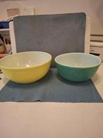 Pyrex - 2 mooie grote vintage sla / deeg kommen - jaren 60, Ophalen of Verzenden