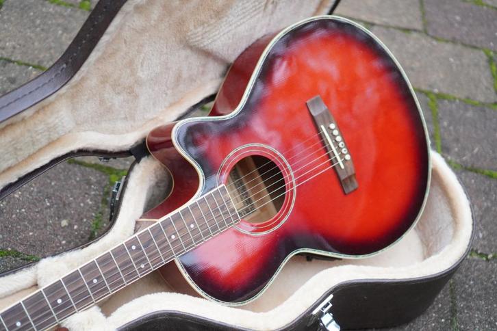 Semi-akoestische gitaar inclusief koffer, Muziek en Instrumenten, Snaarinstrumenten | Gitaren | Akoestisch, Zo goed als nieuw