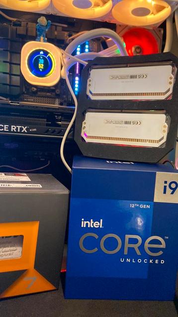 Intel core i9+ Corsair Dominator White 32GB beschikbaar voor biedingen